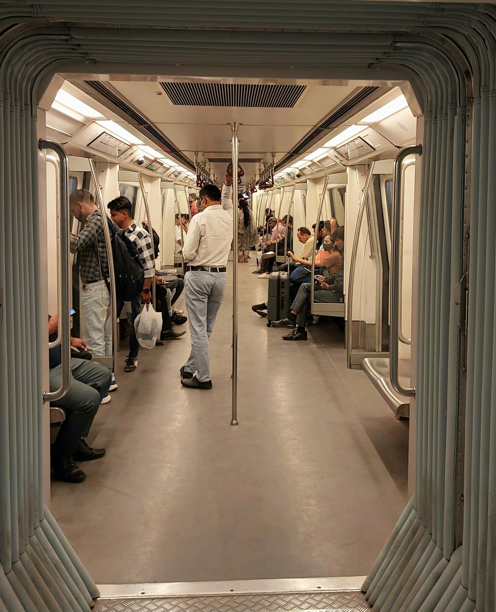 Essential Delhi Metro Tips